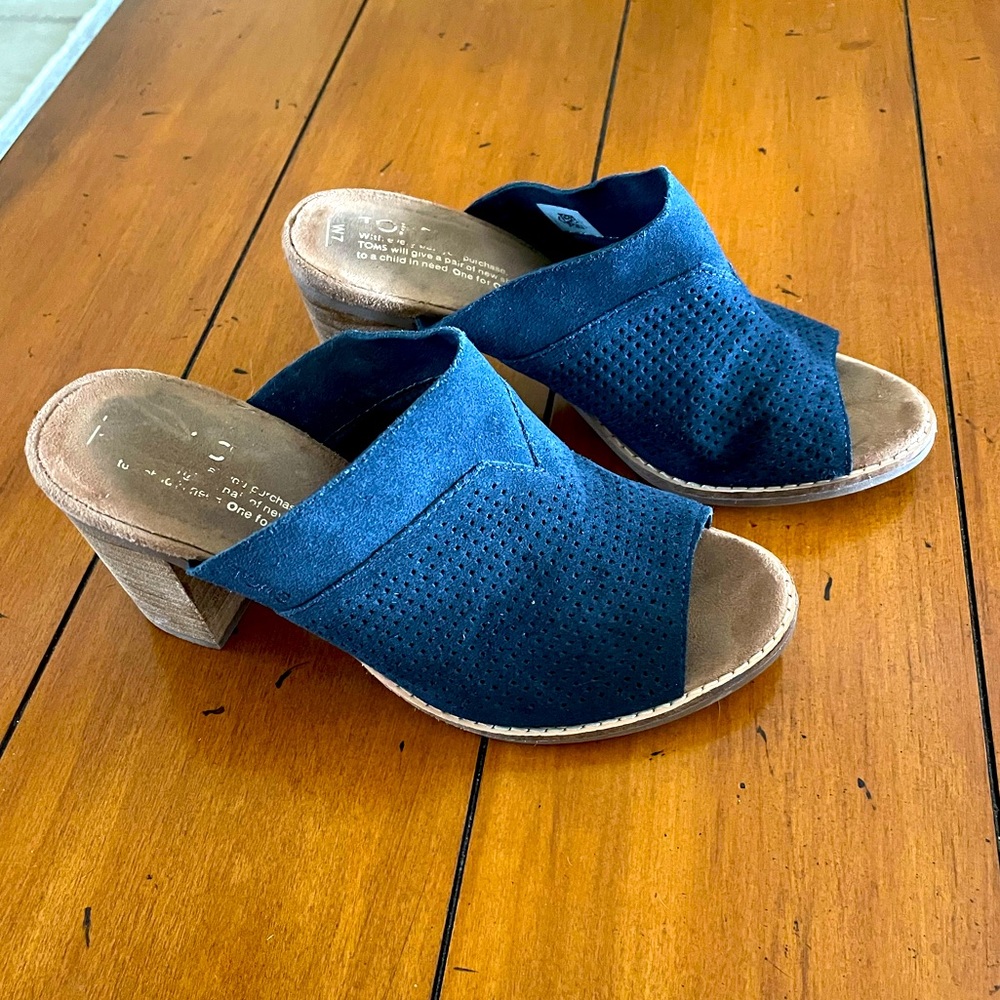 Toms blue/navy suede open toe heels